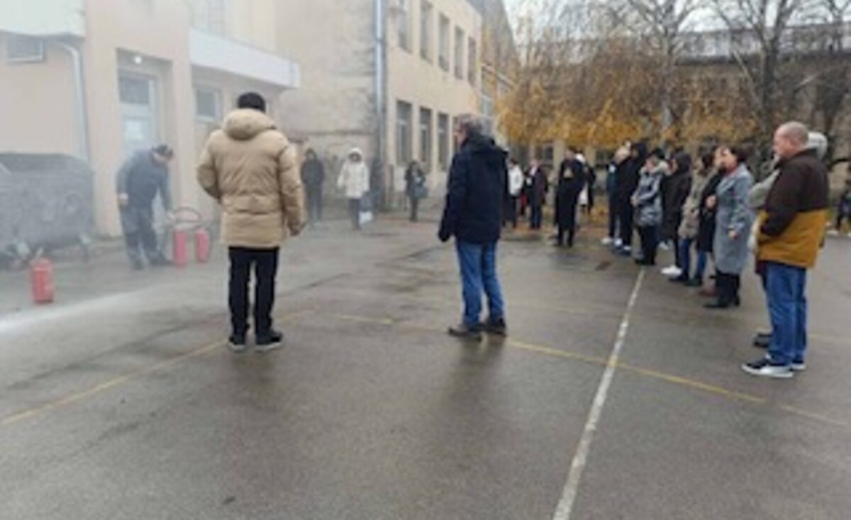 Одржана основна  обука и провера знања из области заштите од пожара за запослене  у ОШ “Сава Максимовић“ у Мраморку